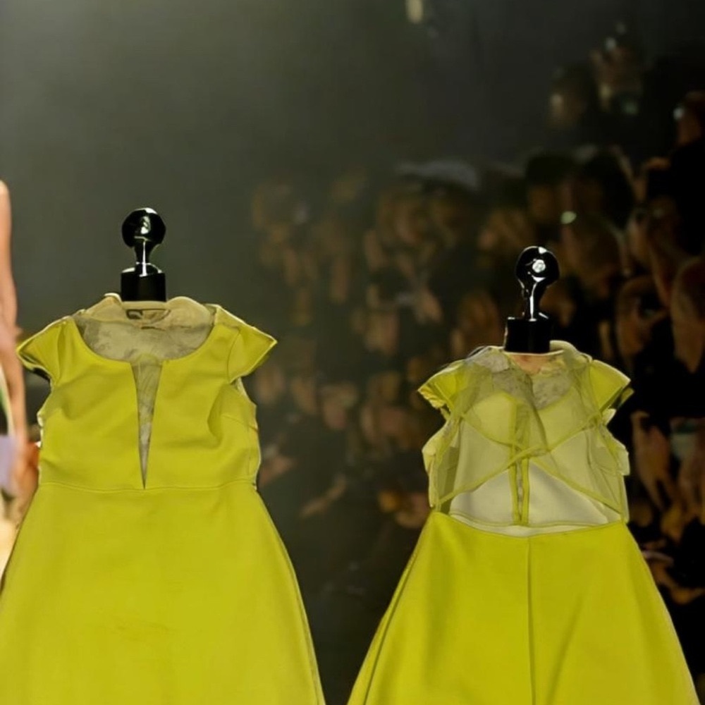 Yellow neon dress with a open back brand new size M.